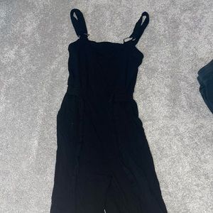 Women’s black pants jumpsuit.